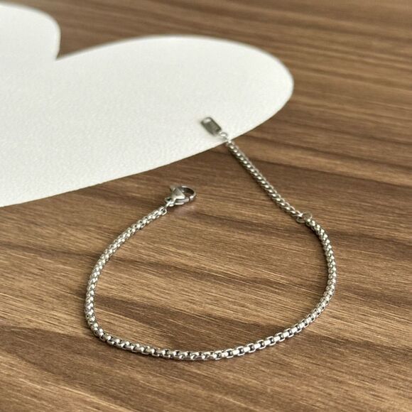 Minimalist Chain Bracelet Q67 - Picture 2 of 5